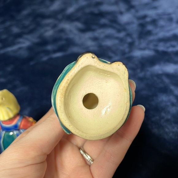 VTG Dutch Women Salt and Pepper Shakers - Picture 3 of 3